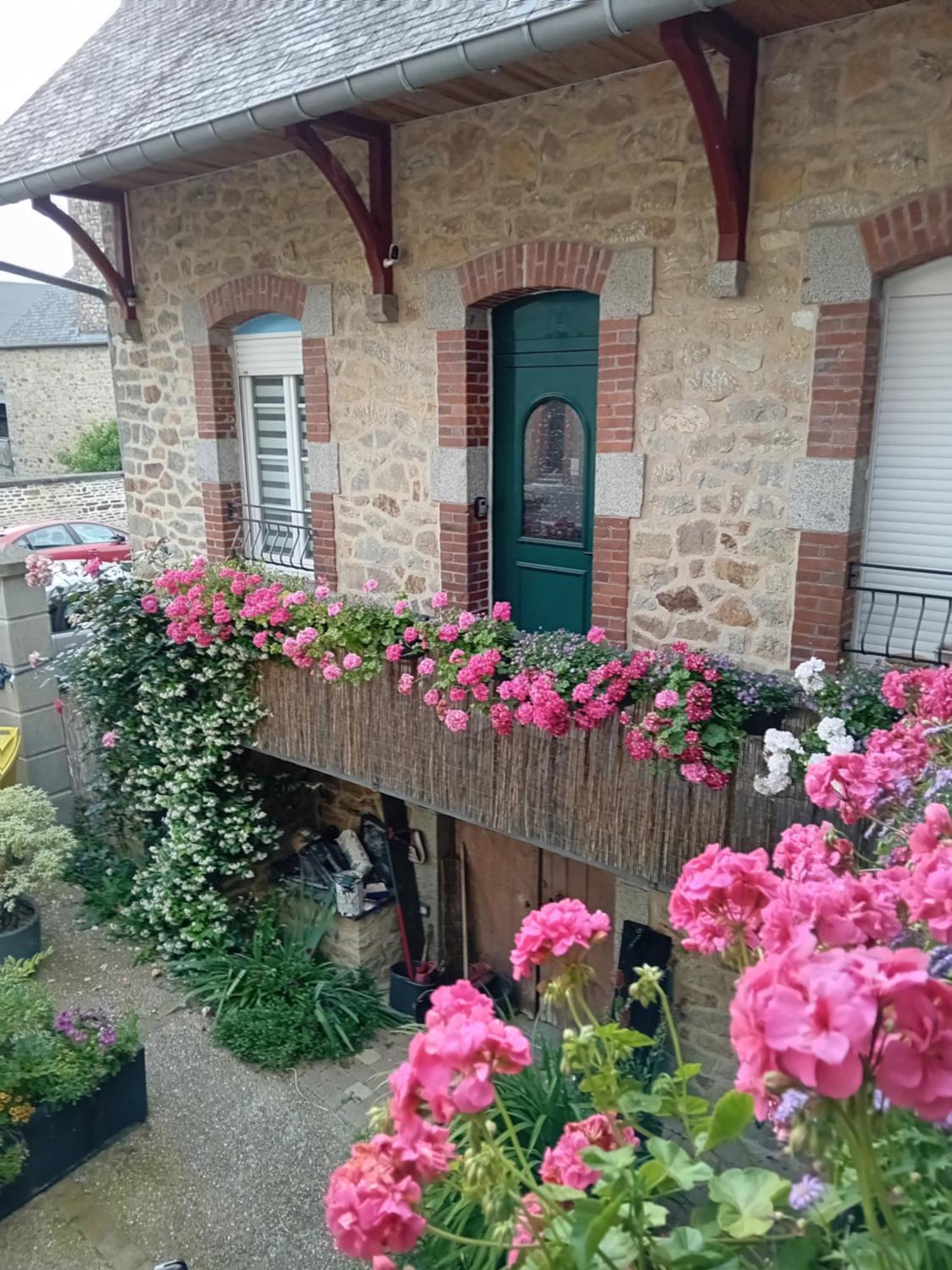 Les Gites De Lyly Pontorson Dış mekan fotoğraf